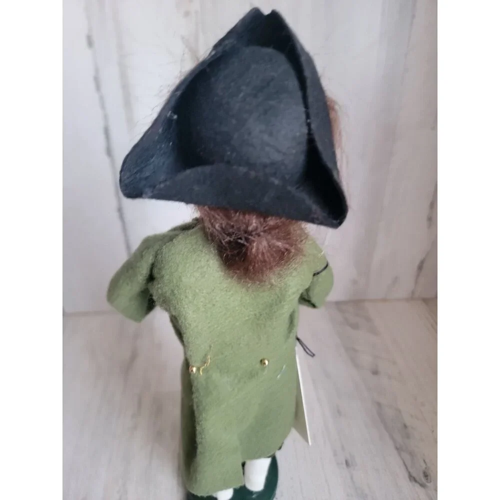 Byer's Choice 1999 Colonial English Williamsburg man caroler xmas figure vintage